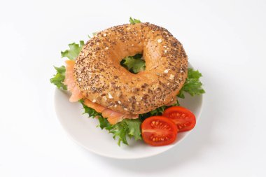 simit sandviç somon ile