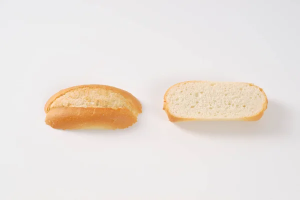 Mini baguette coupée en deux — Photo