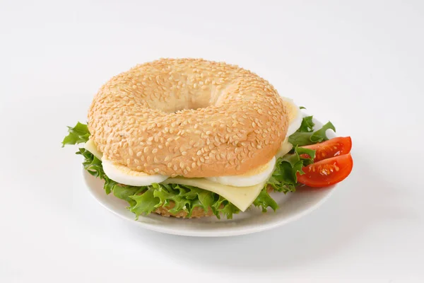 Ei en kaas bagel sandwich — Stockfoto