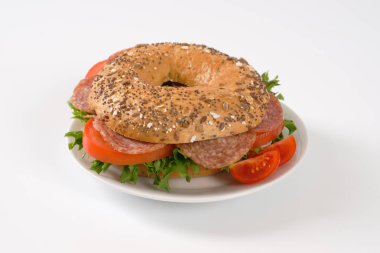 simit sandviç salam ile