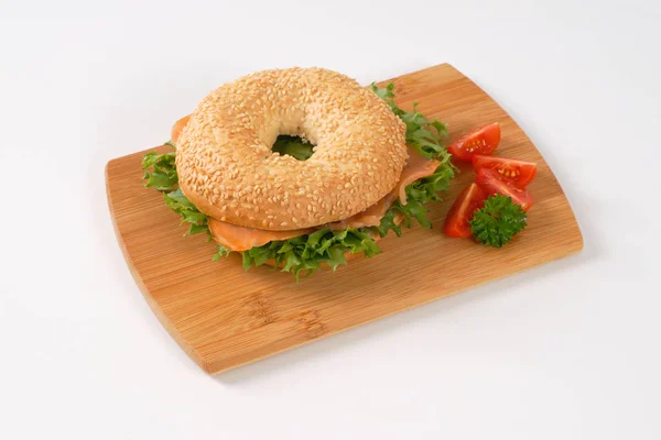 Sandwich bagel au saumon — Photo