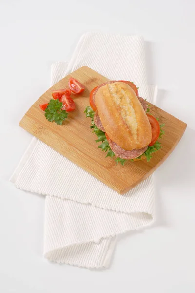 Sándwich fresco con salami —  Fotos de Stock