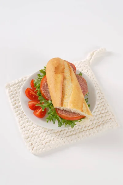 Frisches Sandwich mit Salami — Stockfoto