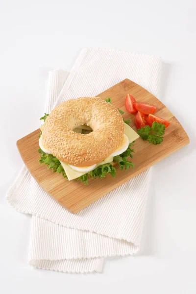 Sándwich de bagel de huevo y queso — Foto de Stock