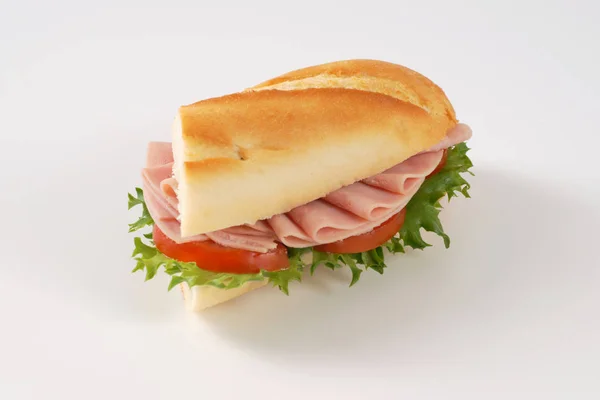 Свежий сэндвич с ветчиной — стоковое фото