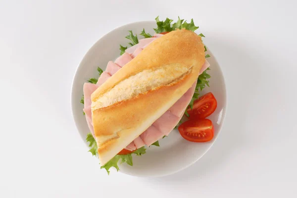 Sanduíche fresco com presunto — Fotografia de Stock