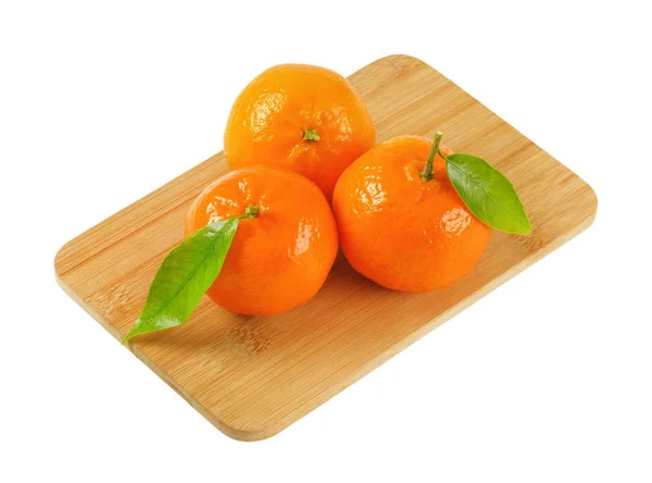 Mandarinen mit Blättern — Stockfoto