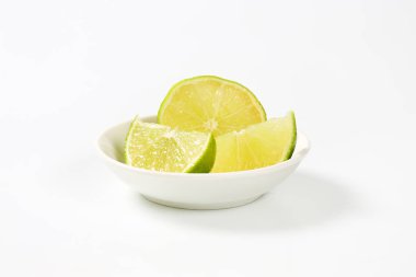 taze limon dilimleri