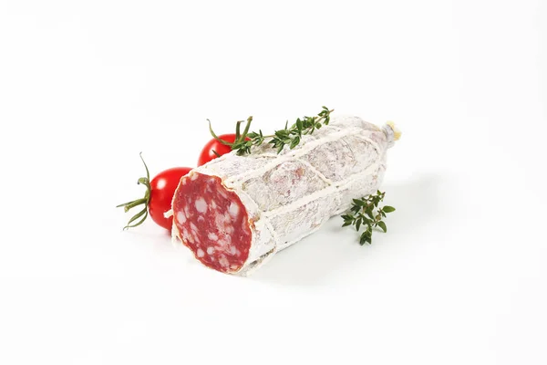 Французская сухая колбаса — стоковое фото