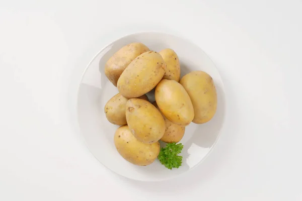 Raw unpeeled potatoes — Stock Photo, Image