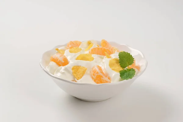 Sour cream with fresh tangerine — Stock Photo, Image