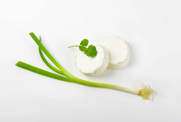 Queijo branco macio e cebolinha — Fotografia de Stock