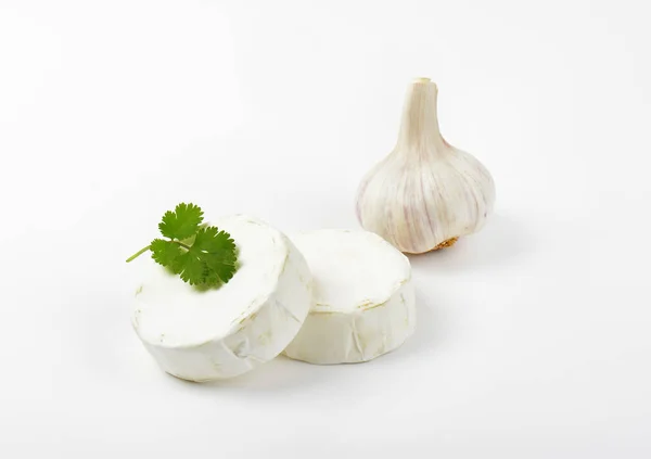 Soft white cheese and garlic — Stock Photo, Image