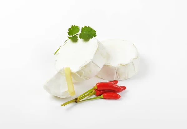 Колёса мягкого белого сыра — стоковое фото