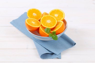 yarıya portakal yığını