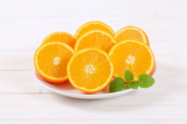 yarıya portakal yığını