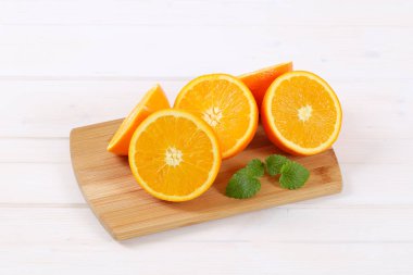 Grup yarıya portakal