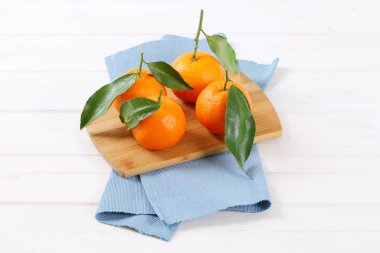 yaprakları taze mandalina