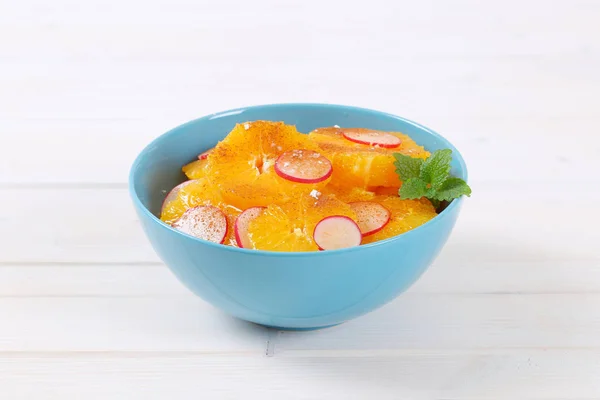 Plasterki pomarańczy, rzodkiewka i cynamon — Zdjęcie stockowe