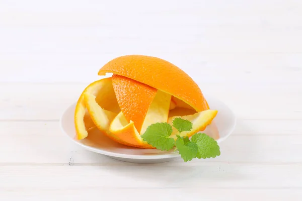 Куча апельсиновой кожуры — стоковое фото