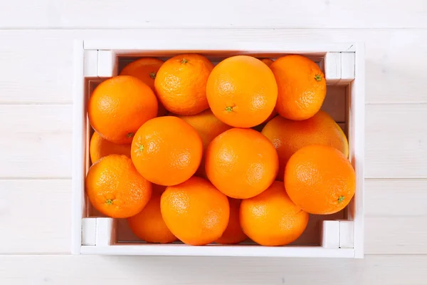 新鮮なオレンジのボックス — ストック写真