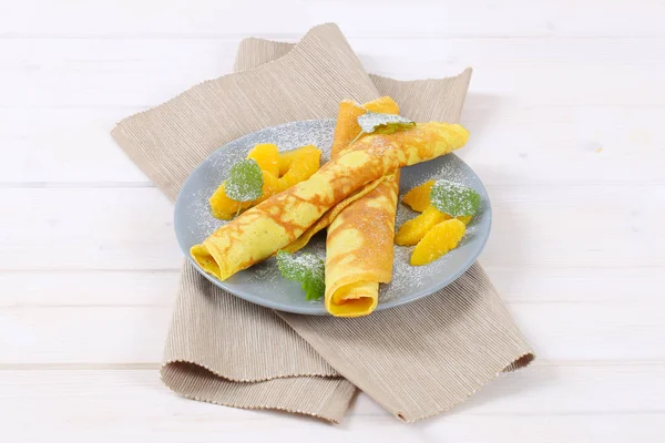 Crepes with fresh oranges — Stock Photo, Image