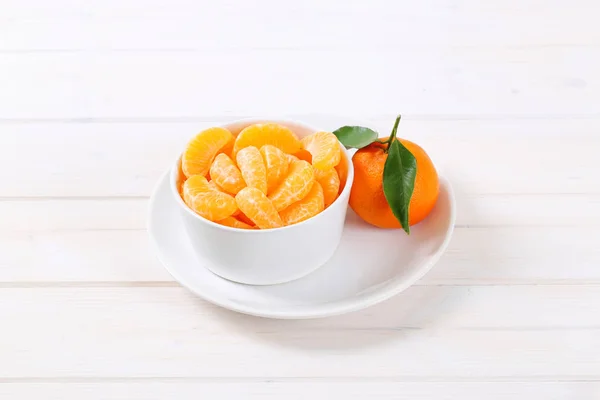 Mandarine entière avec tranches — Photo