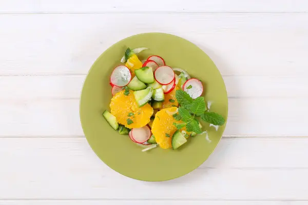 Turuncu turp ve salatalık salatası — Stok fotoğraf