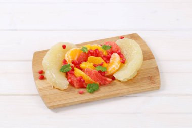 Narenciye ve nar salatası