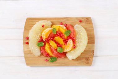 Narenciye ve nar salatası