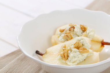 mavi peynir ve ceviz ile armut