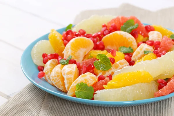Citrus and pomegranate salad — Stock Photo, Image