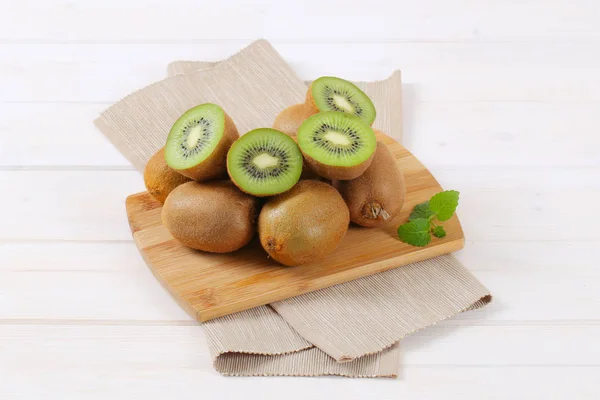 Tumpukan kiwi matang — Stok Foto