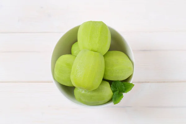 Oloupané kiwi ovoce — Stock fotografie