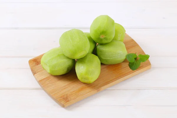 Frutos de kiwi pelados — Fotografia de Stock