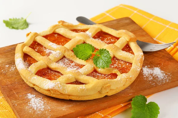 Kafes meyve tart (crostata tepesinde) — Stok fotoğraf