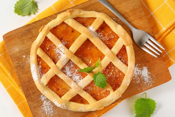 Tarte de frutas cobertas com reticulado (crostata ) — Fotografia de Stock