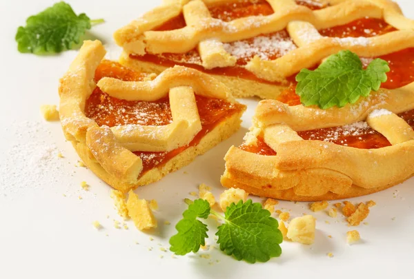 Tarte de frutas cobertas com reticulado (crostata ) — Fotografia de Stock