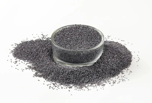 Celá černá semena máku — Stock fotografie