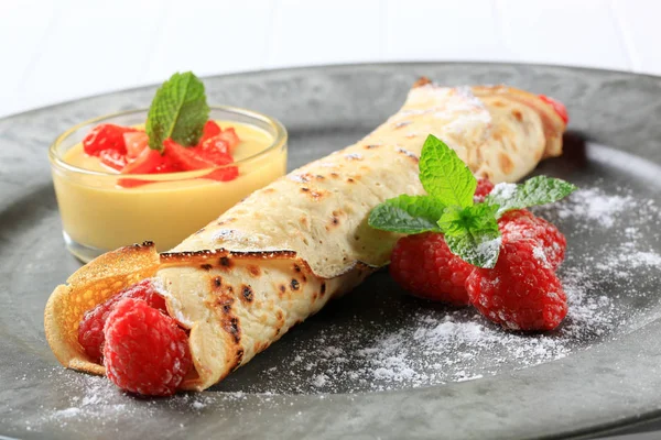 Crêpe et crème anglaise à la framboise — Photo