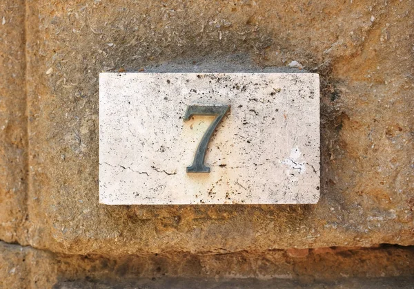 Número da casa na parede — Fotografia de Stock