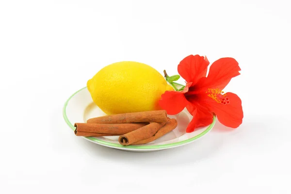 Citron, hibiscus och kanel — Stockfoto