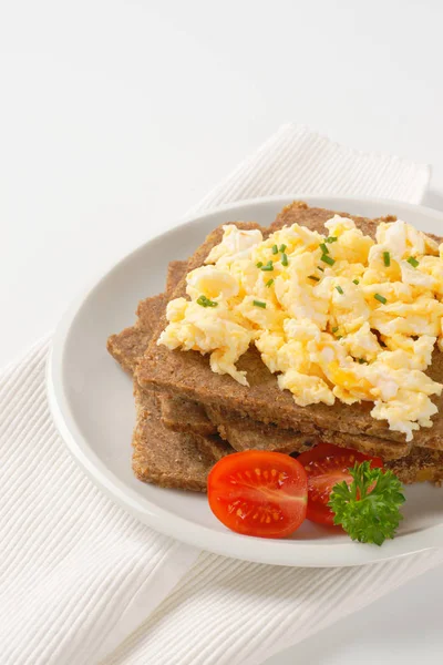 Fitness bread with scrambled eggs — Stock Photo, Image