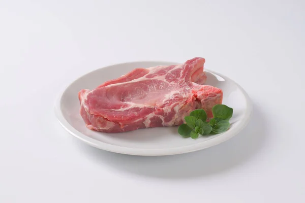 Çiğ domuz pirzolası — Stok fotoğraf