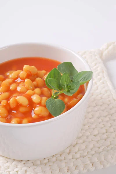 Bowl of beans in tomato — Stock Photo, Image