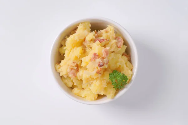 Подрібнена картопля з беконом — стокове фото