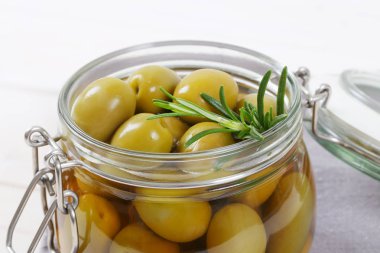 biberiyeli yeşil zeytin