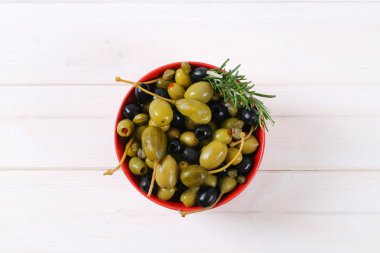 yeşil ve Siyah Zeytin ile Kapari ve Kapari Karpuzu