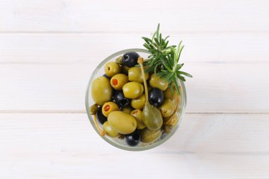 yeşil ve Siyah Zeytin ile Kapari ve Kapari Karpuzu