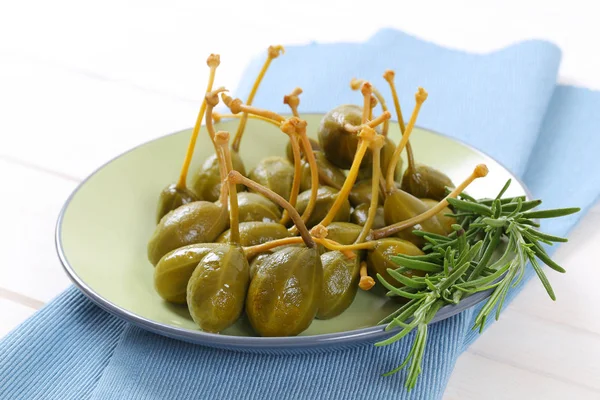 Bayas de alcaparra en escabeche — Foto de Stock